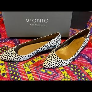 Vionic Lena Spot pointed toe White/Black women’s shoe size 9.5